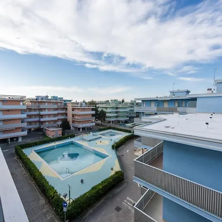 Apartmán Flat With Parking Space And Shared Pool